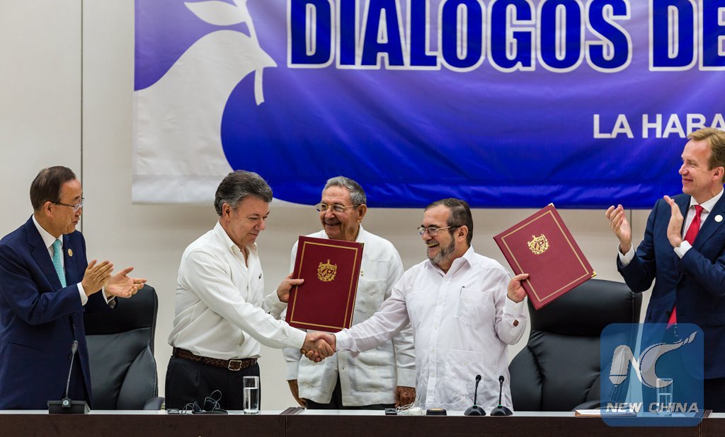 Colombian government negotiator Humberto de la Calle and his Farc counterpart Ivan Marquez 