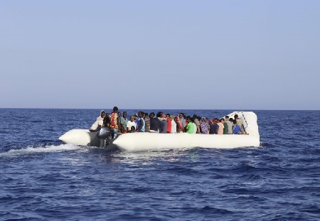 migrants_aboard_a_dingy_boat