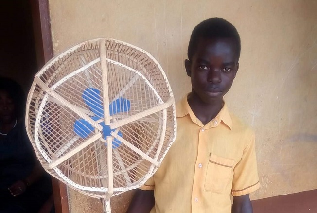 This 15-year-old boy designed a wooden standing fan