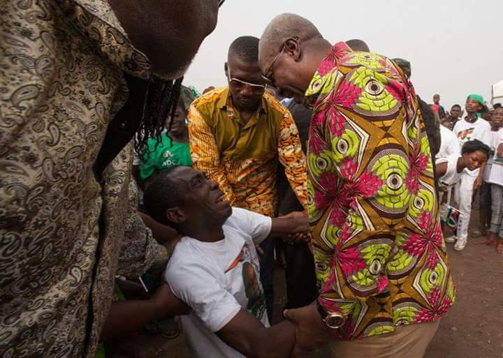 president_mahama_console_supporters