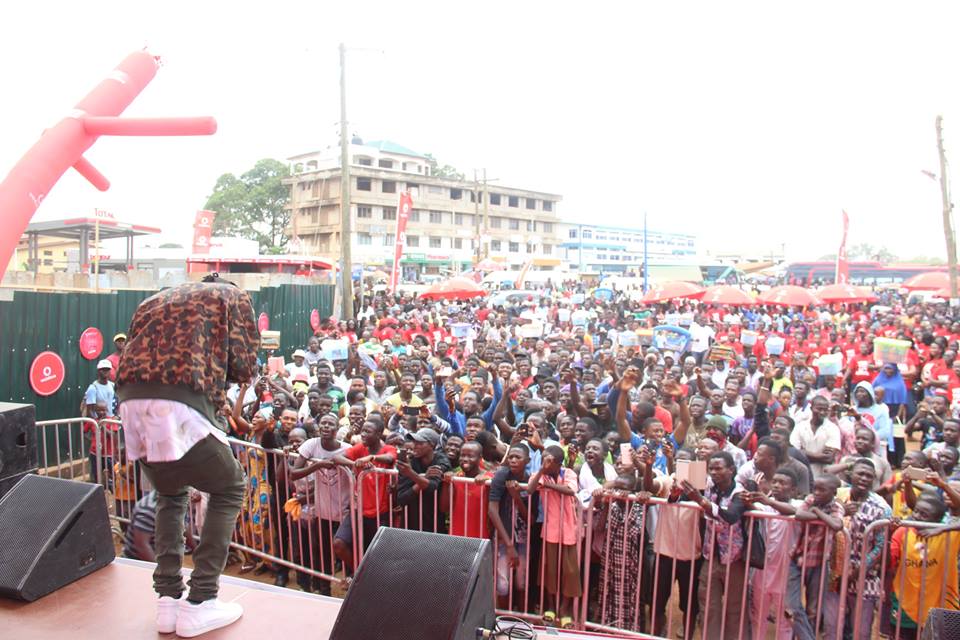 Stonebwoy entertaining the crowd