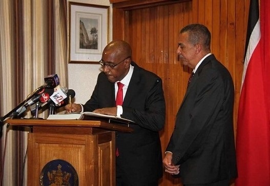 Le Hunte signing the Ministerial Appointment documents 