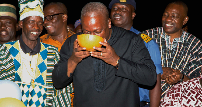 mahama_drink_water