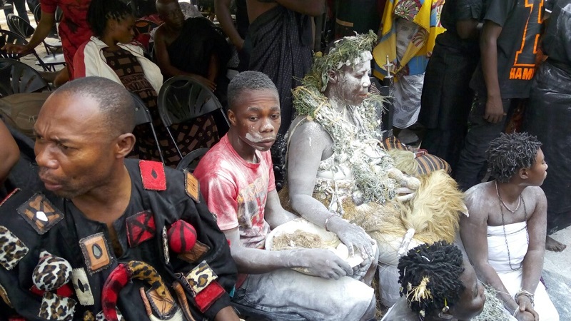 priest_kumasi_mourns_asantehemaa