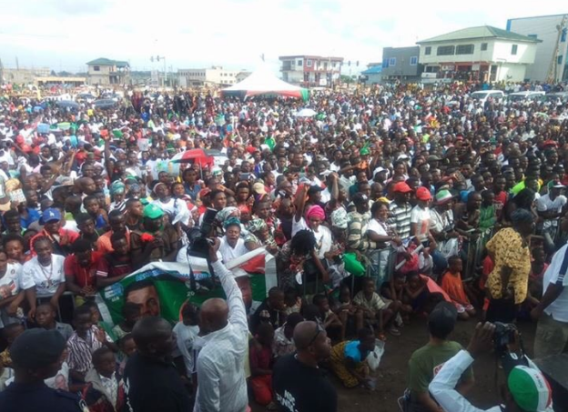 thousands_gather_at_ndc_rally