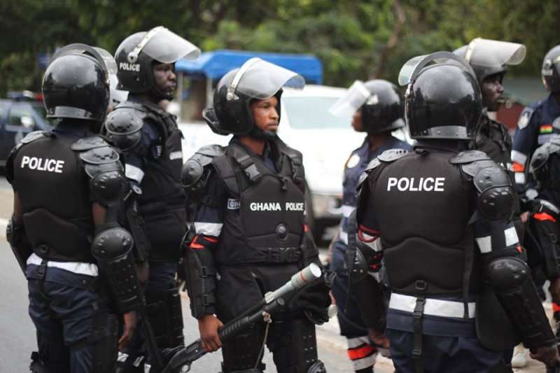 Police shoot 5 suspected armed robbers dead