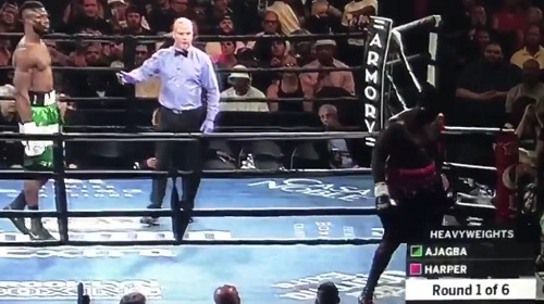 Heavyweight boxer quits bout after just one second