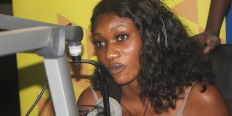 Social media users trolls Wendy Shay for showing her fallen boobs