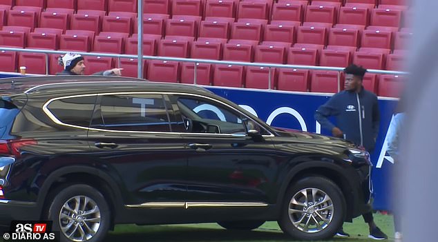 Antoine Griezmann and Co burst into laughter after Thomas Partey struggles to start his car at an event