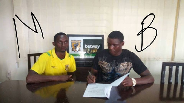 AshantiGold complete the signing of Burkina Faso goalkeeper Baba Zongo