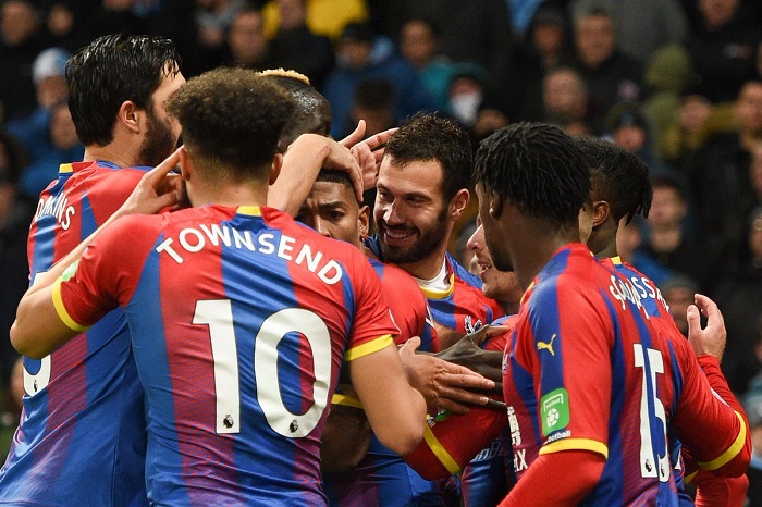 Jeffrey Schlupp scores to help Crystal Palace stun Manchester City