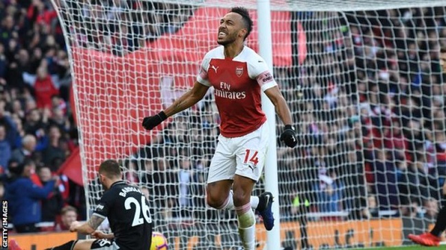 Aubameyang scores twice in Arsenal win