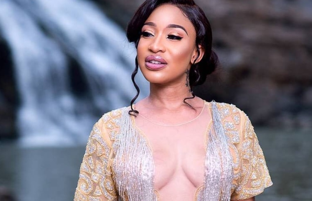 Tonto Dikeh attack a fan who commented on her ‘fallen breast’