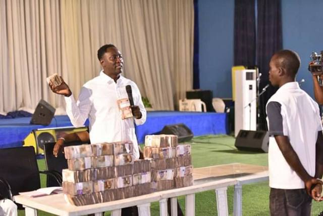 Pastor shares money to church members to celebrate christmas