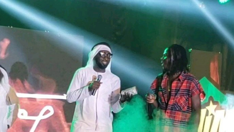 'Dubai borga' gifts Stonebwoy $50,000 at #BhimConcert