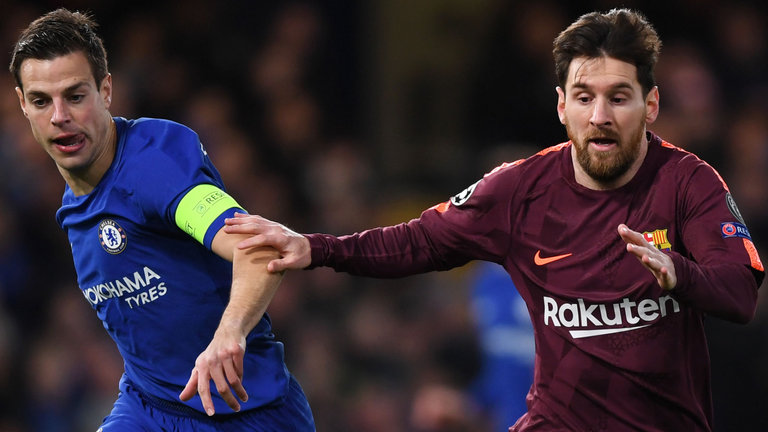 Cesar Azpilicueta (L) challenges Lionel Messi 