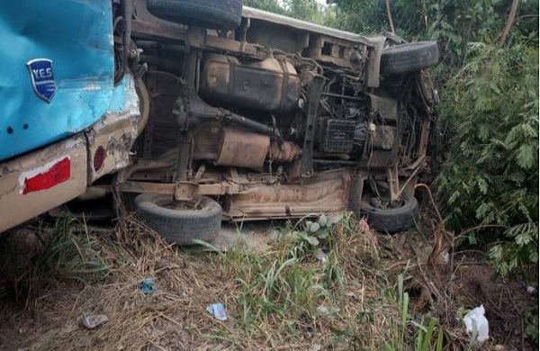 Accident_scene_on_Accra-Cape_Coast_highway