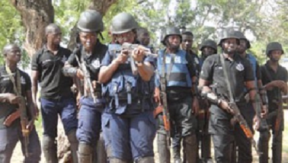 police_shoot_2_armed_robbers_to_death