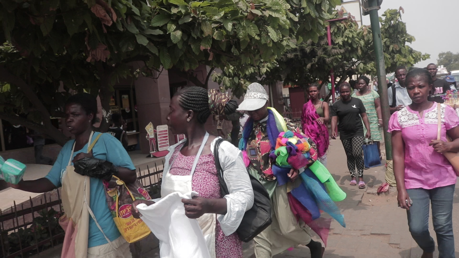 hawkers_at_the_central_business_district_in_accra