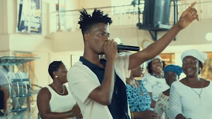 How Kwesi Arthur performed hit track 'Woara' at Church