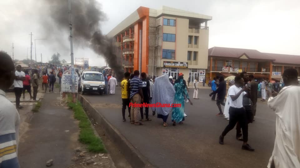 Angry youth besiege Kumasi central mosque over shooting of armed robbers