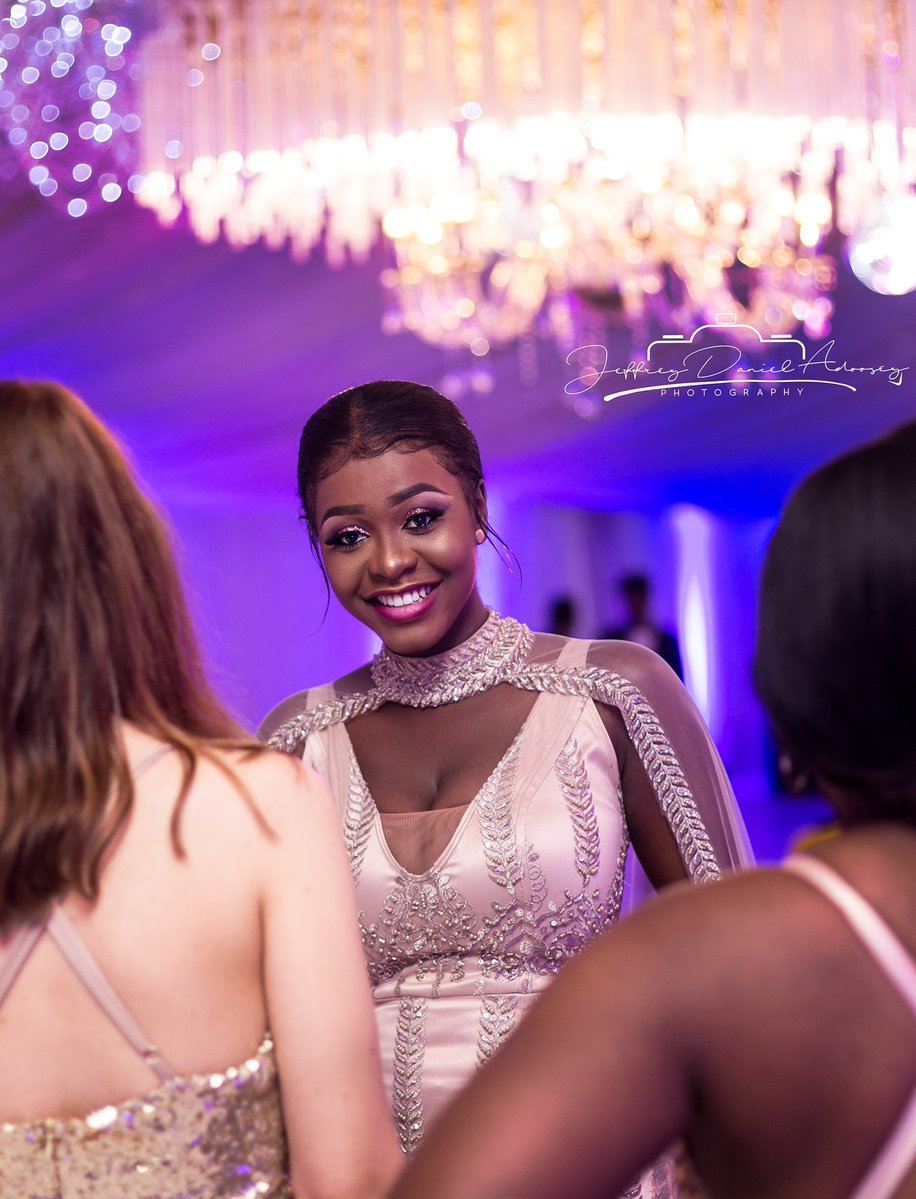 People can't handle these beautiful photos from GIS' Prom Night