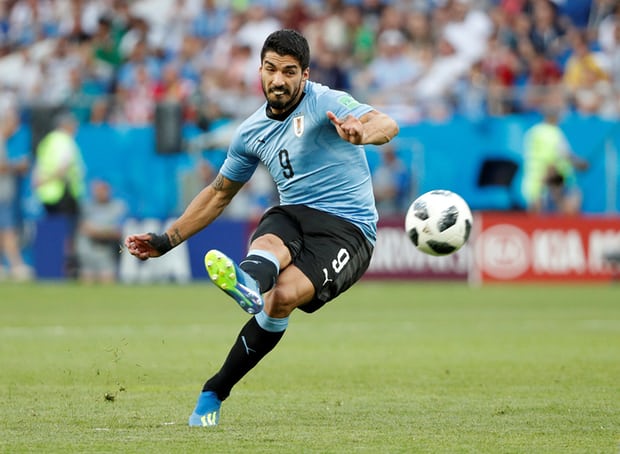 Suarez scored for Uruguay as they beat Saudi Arabia 1-0