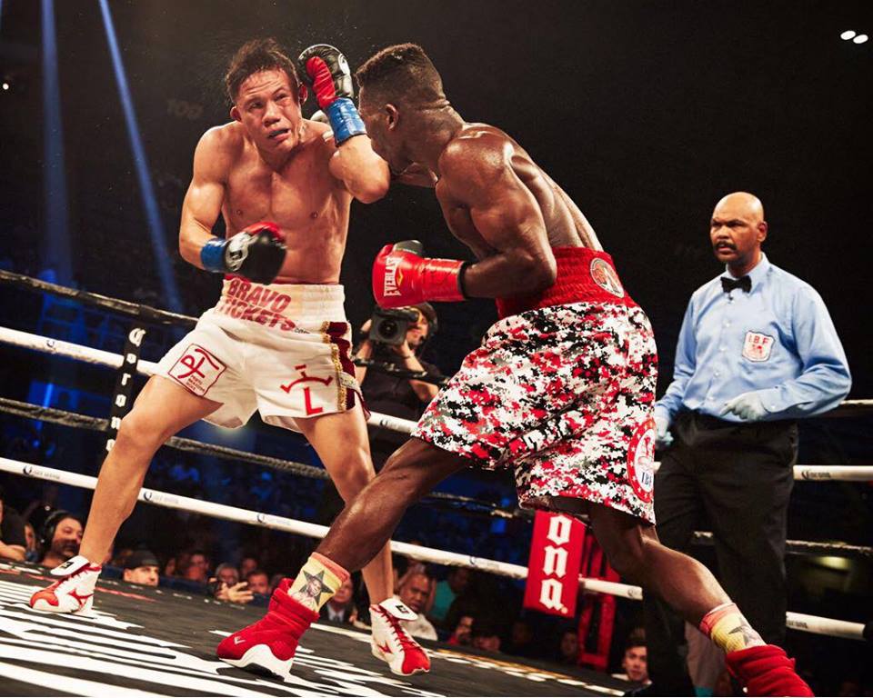 Richard Commey knocked down Alejandro Luna in round six