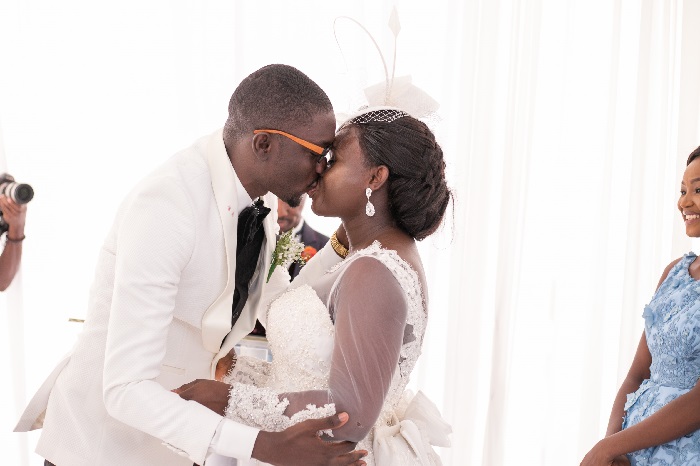 Ameyaw Debrah_kisses_his_bride