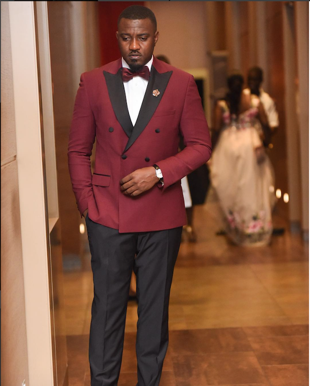 John Dumelo looks that will be perfect for his wedding day