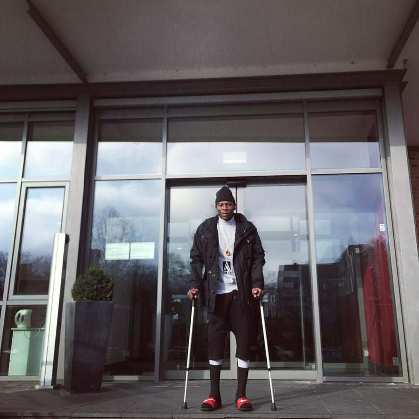 Stonebwoy throws back to emotional leg surgery moment 