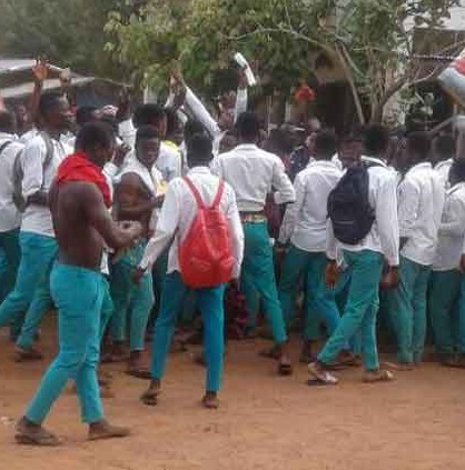 Atebubu SHS students threaten to kill teachers after exam