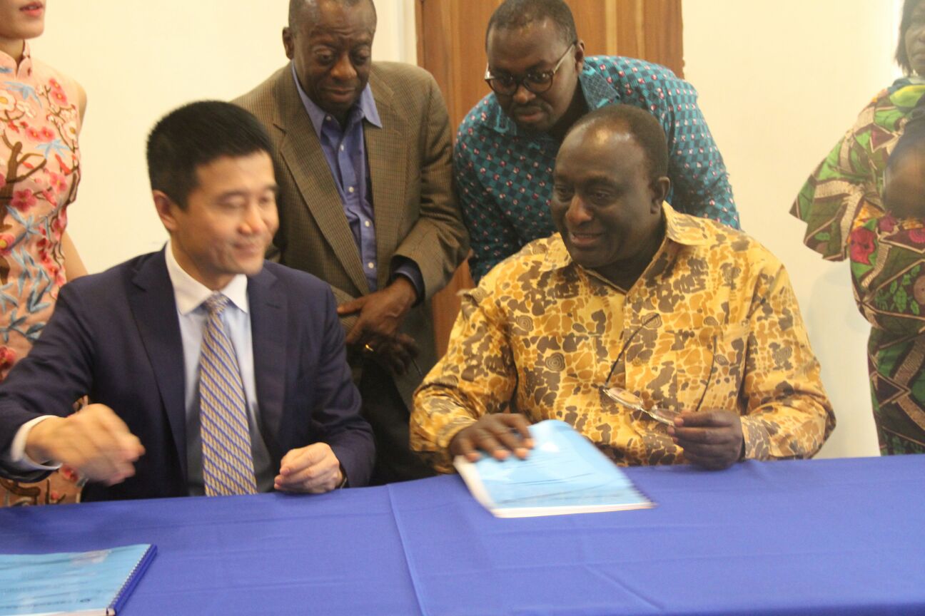Alan Kwadwo Kyerematen, Minister of Trade and Industry, right and Chinese representative on the left during the signing of the agreement