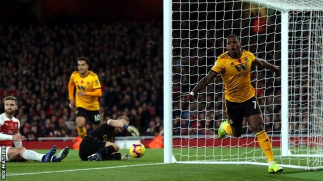 Mkhitaryan rescues Arsenal against Wolves