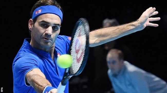 Roger Federer beats Dominic Thiem to keep alive ATP Finals hopes