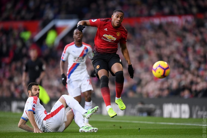 Manchester United held to draw by Palace