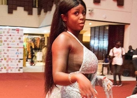 AFRIMA 2018: Check out Nina Richie's half-naked dress on red carpet