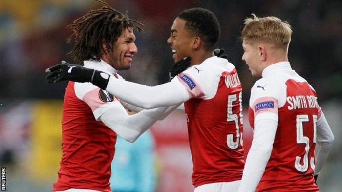 Arsenal clinch top spot with win in Ukraine