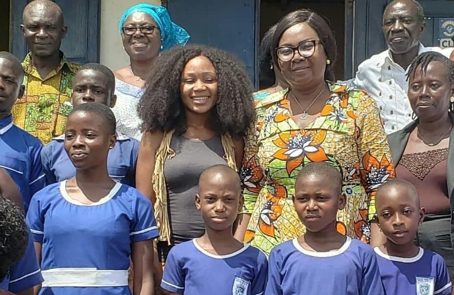 Rosemond Brown donates to Suhum Anglican primary school