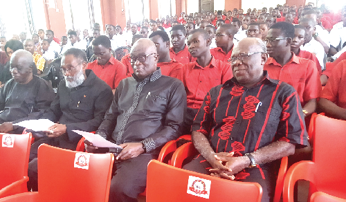 Some old headmasters of the school and students at the memorial service 