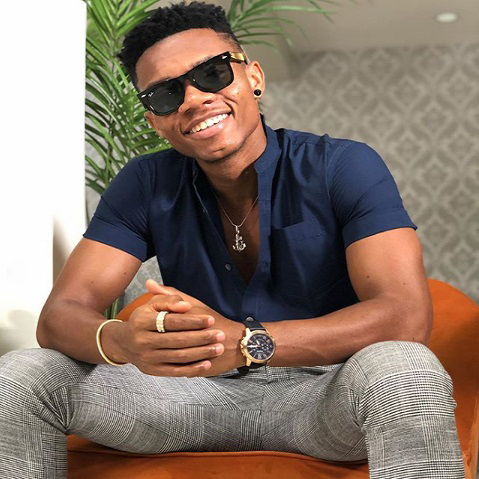 Ladies die to touch KiDi on stage while performing in New York