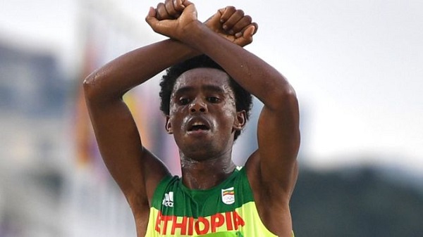 Ethiopian Olympic protest runner Feyisa Lilesa finally gets award
