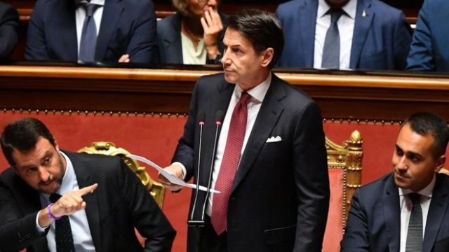 Italy's PM Giuseppe Conte addresses the Senate flanked by Matteo Salvini (L) and Luigi Di Maio