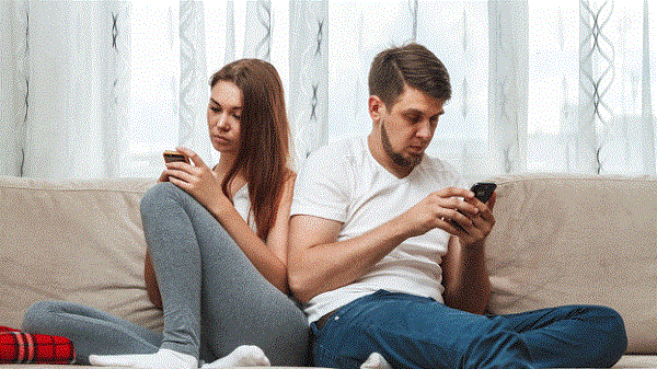 How to handle your relationship and social media