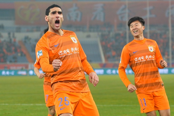 VIDEO: Fellaini marks Chinese Super League debut with a winning goal