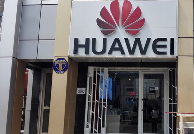 Huawei demotes workers for tweeting from an iPhone 