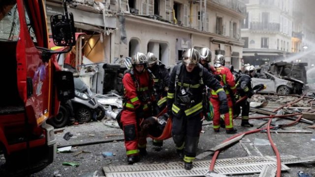 Powerful blast shakes street in centre of Paris 