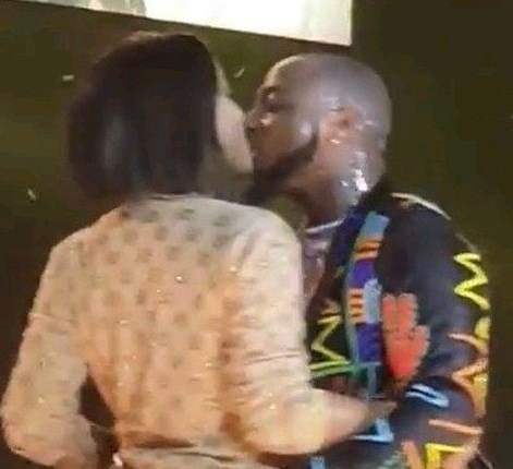 Davido shares lovely kisses with Chioma on stage at O2 Arena in London