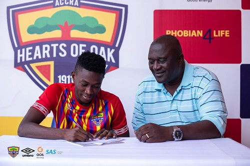 Manaf Umar signs new deal with Hearts