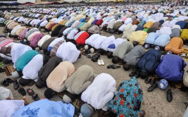 Muslims worldwide mark Eid al-Fitr today